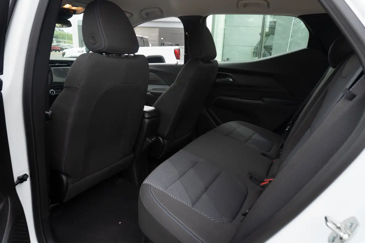 Chevrolet Bolt photo Chevrolet Bolt