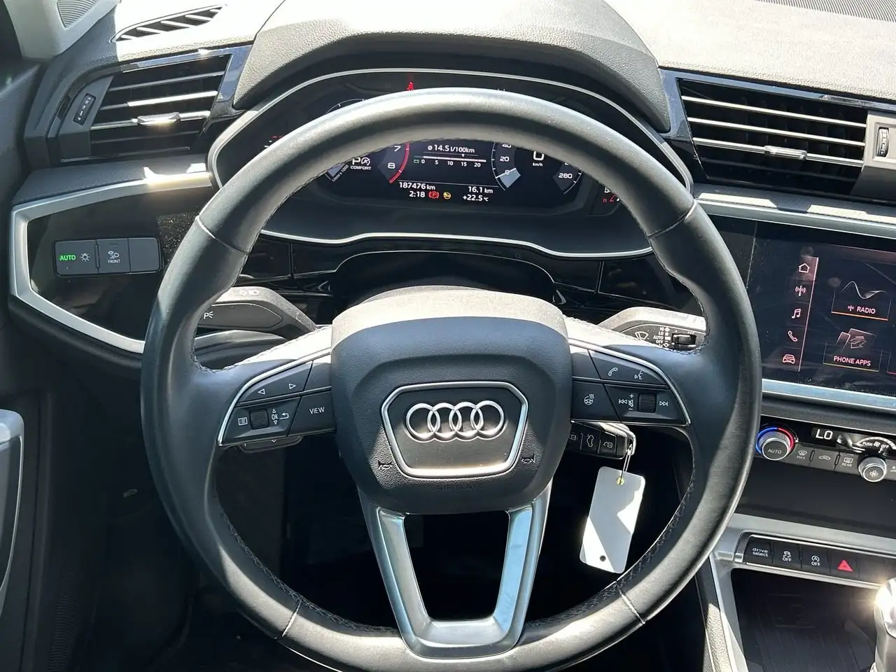 Audi Q3 снимка Audi Q3