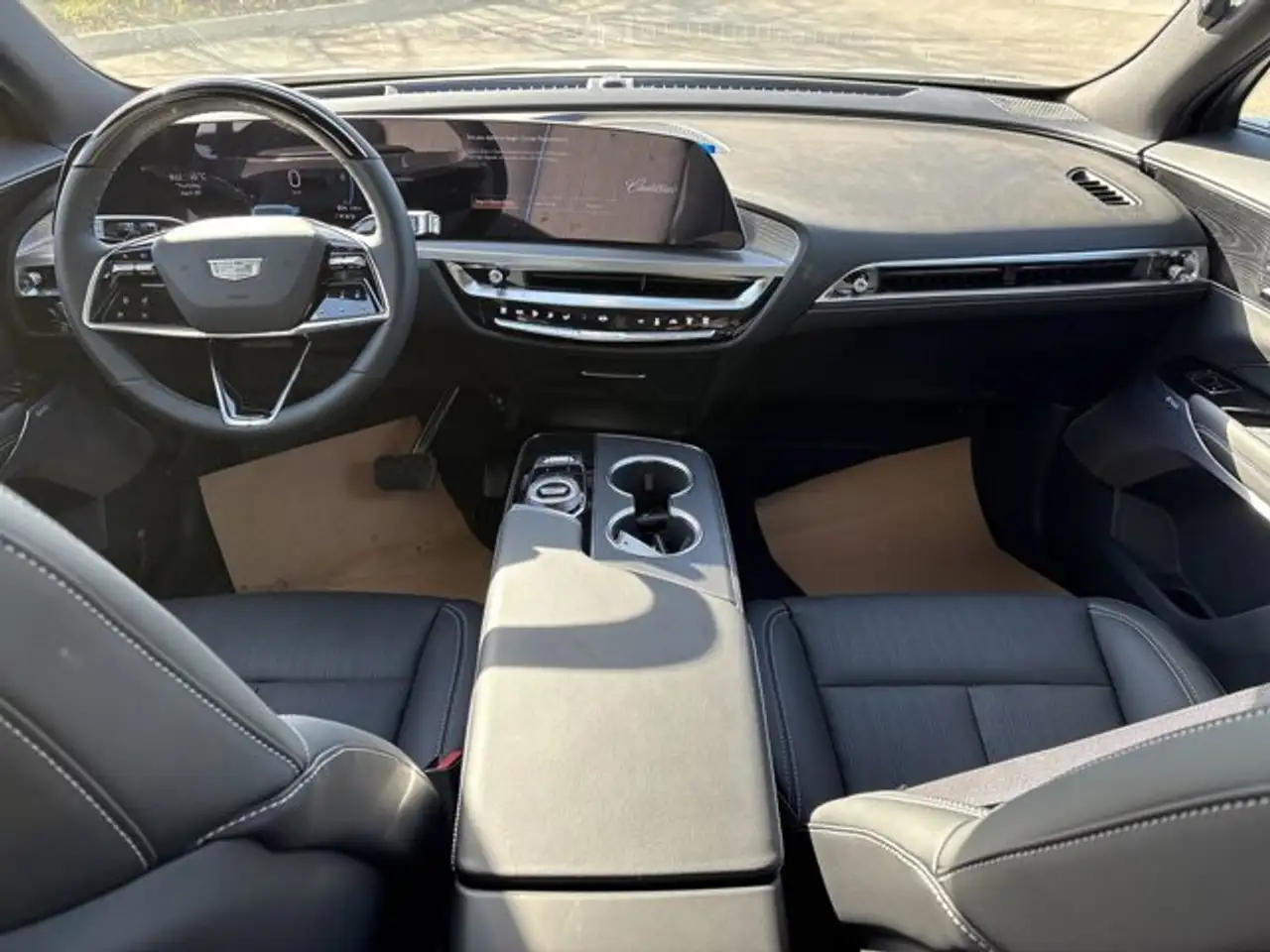 Cadillac Lyriq снимка Cadillac Lyriq
