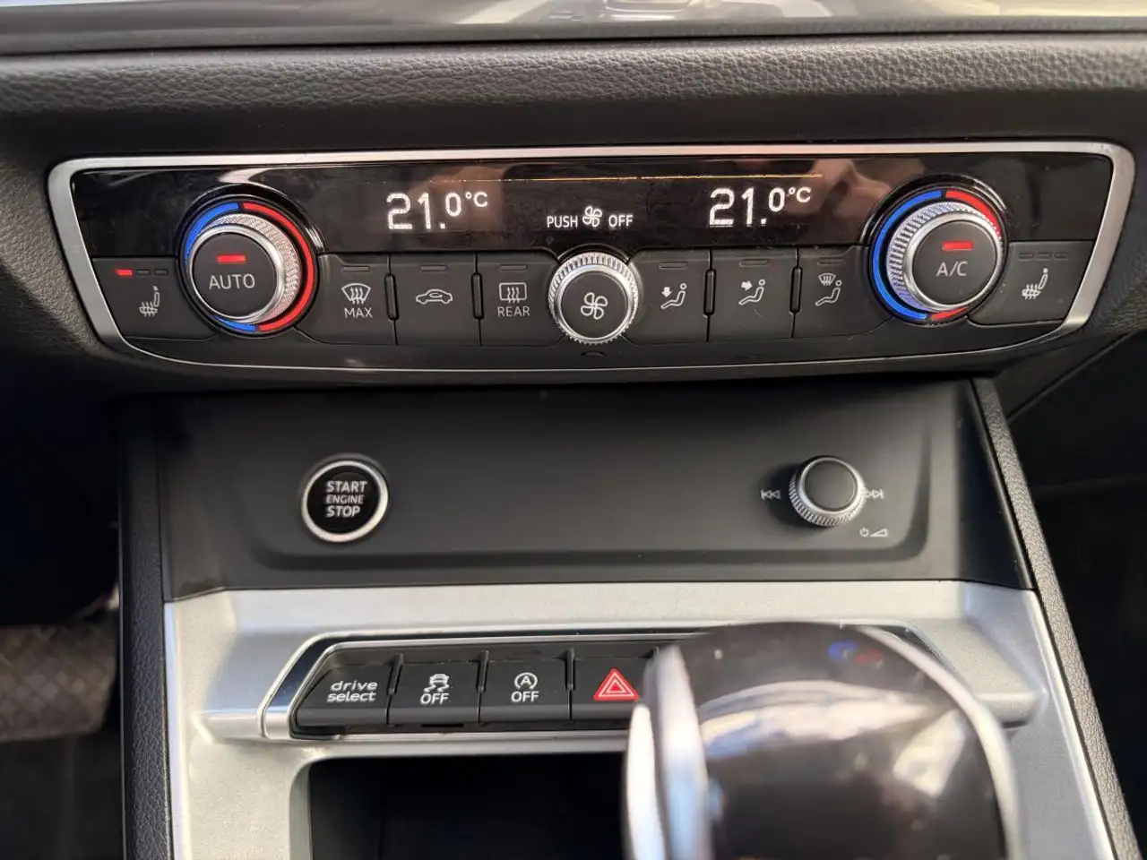 Audi Q3 снимка Audi Q3