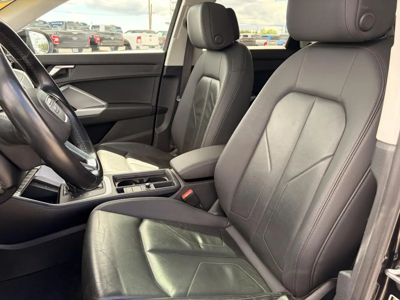 Audi Q3 снимка Audi Q3