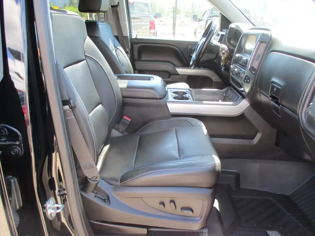 Chevrolet Silverado 1500 снимка Chevrolet Silverado 1500