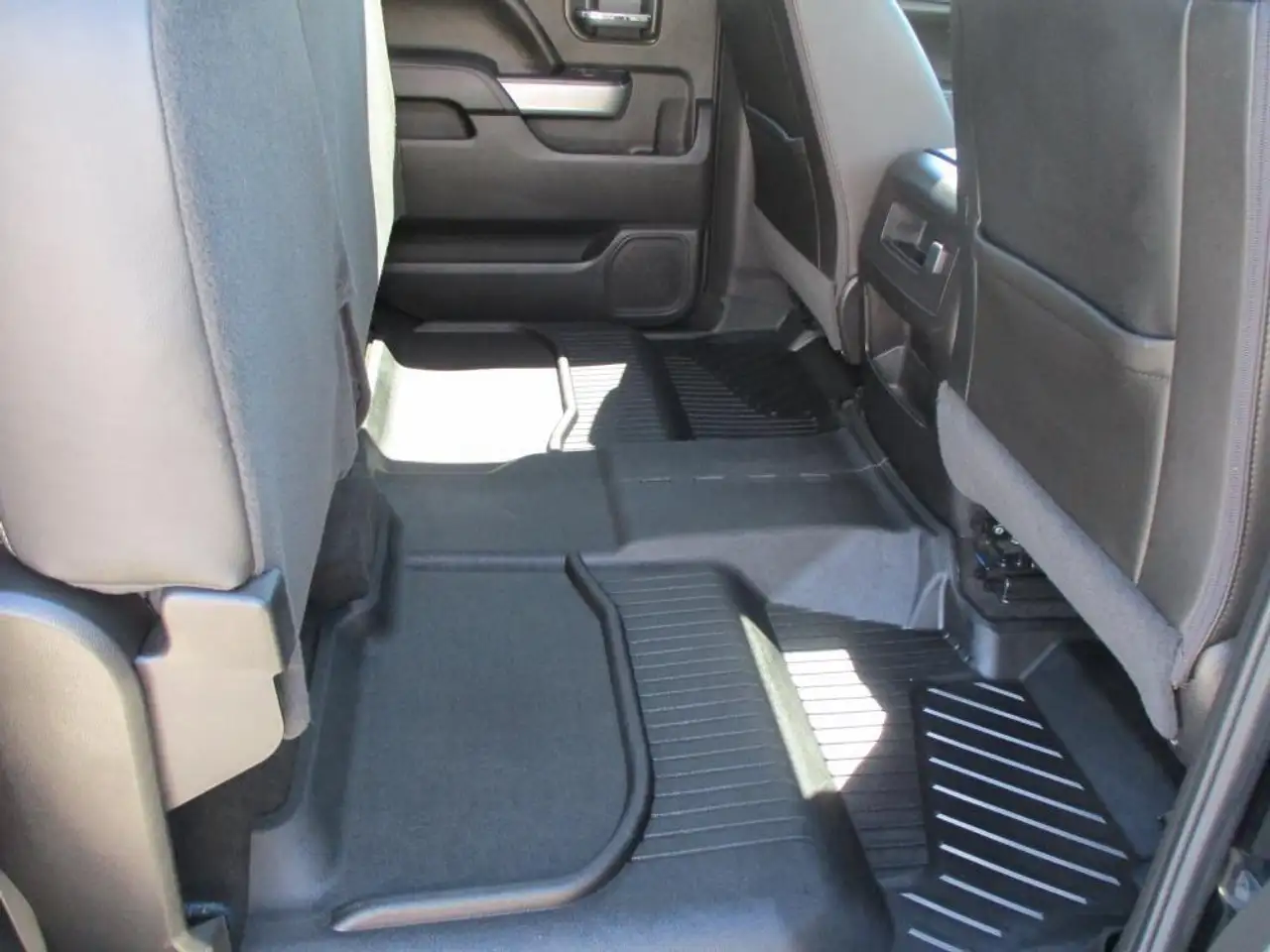 Chevrolet Silverado 1500 снимка Chevrolet Silverado 1500