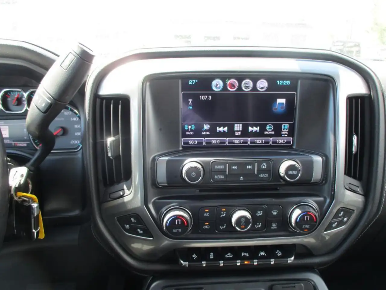Chevrolet Silverado 1500 снимка Chevrolet Silverado 1500