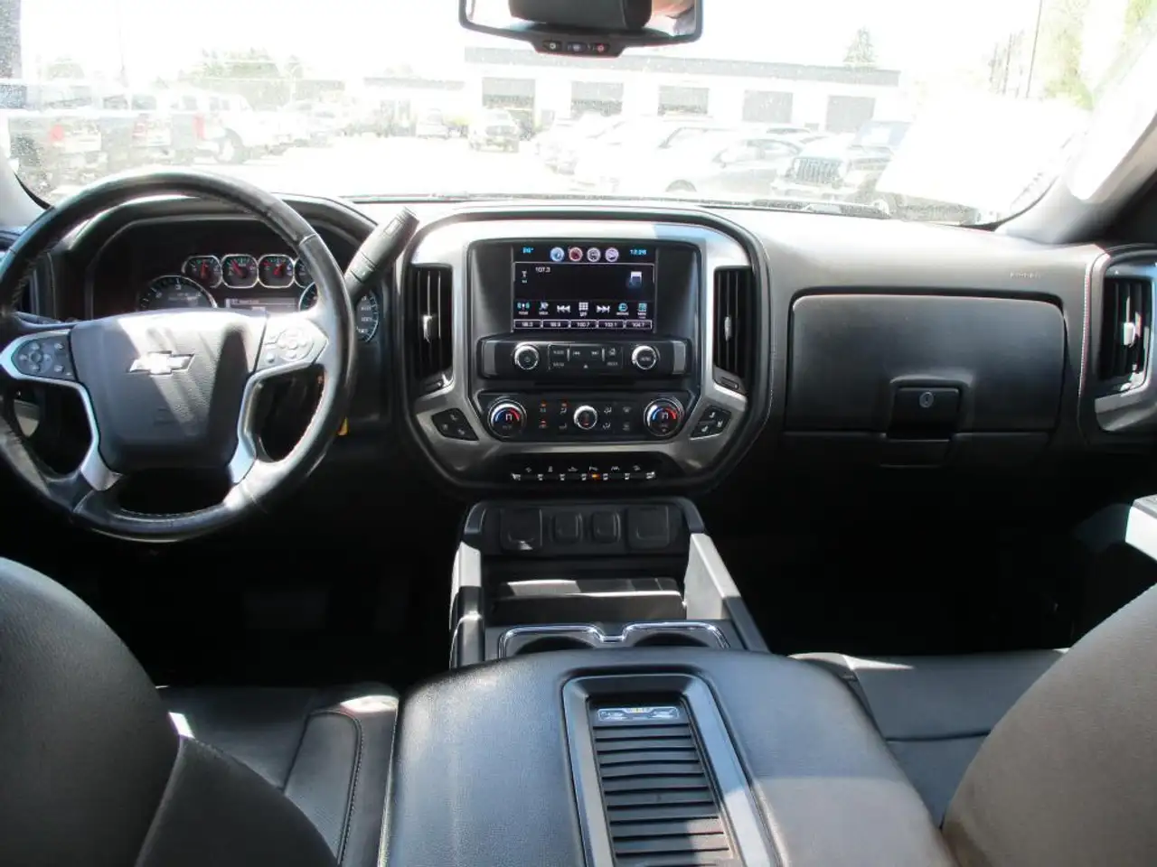 Chevrolet Silverado 1500 снимка Chevrolet Silverado 1500