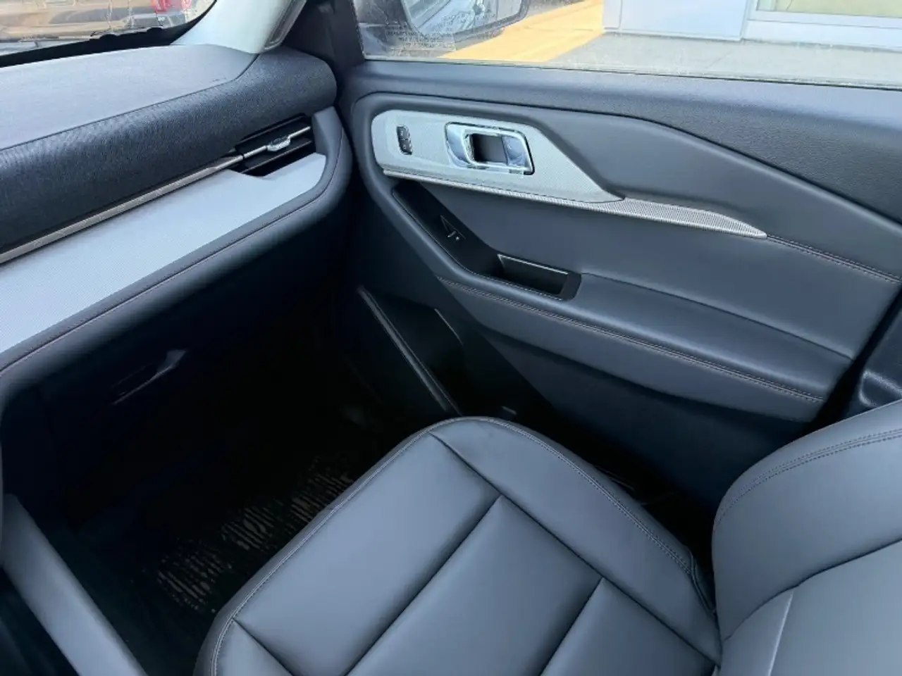 Ford Explorer снимка Ford Explorer