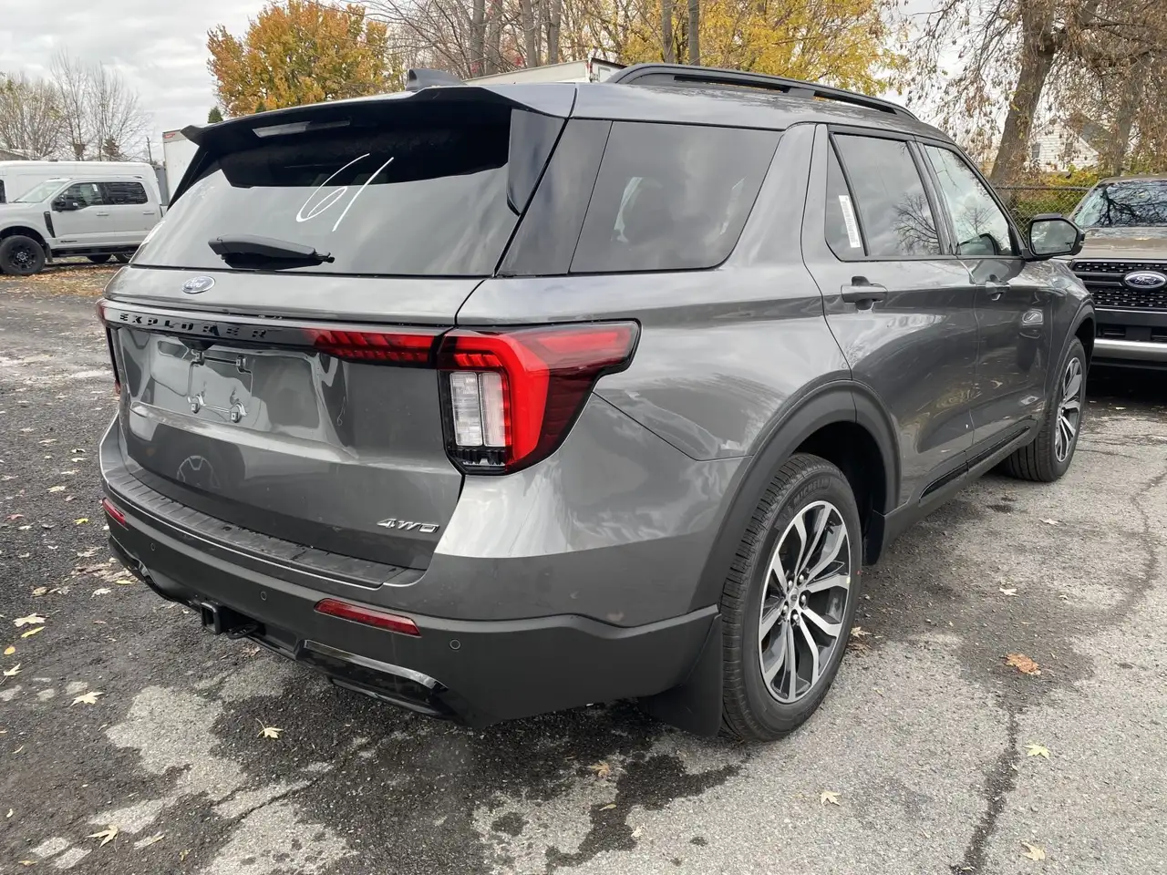 Ford Explorer снимка Ford Explorer