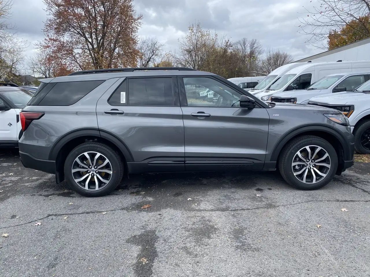 Ford Explorer снимка Ford Explorer