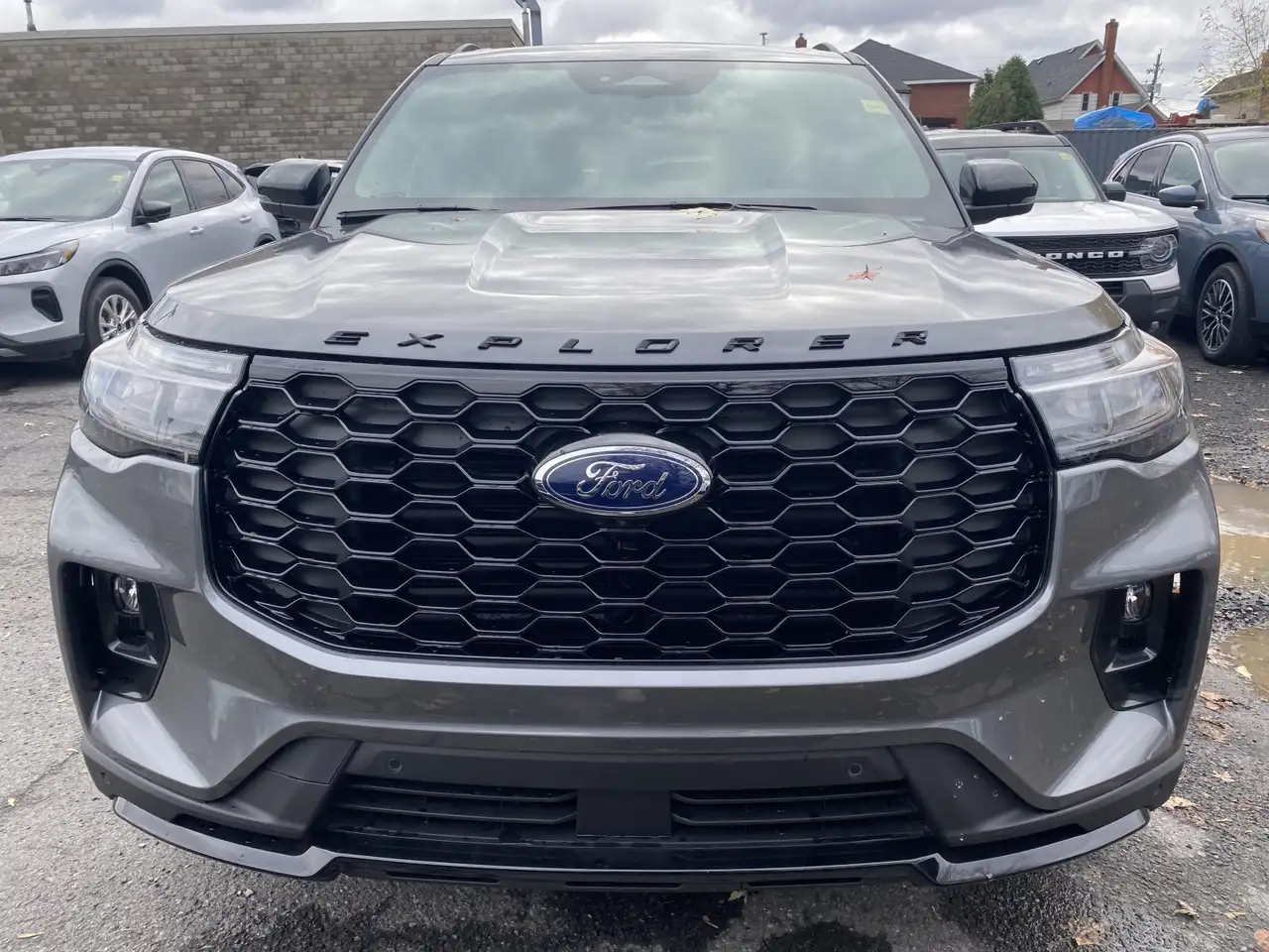 Ford Explorer снимка Ford Explorer