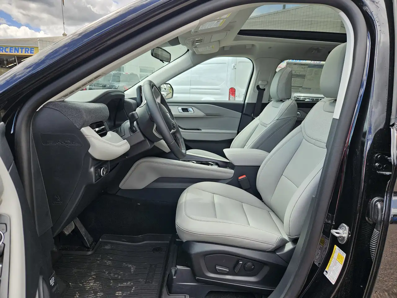 Ford Explorer photo Ford Explorer