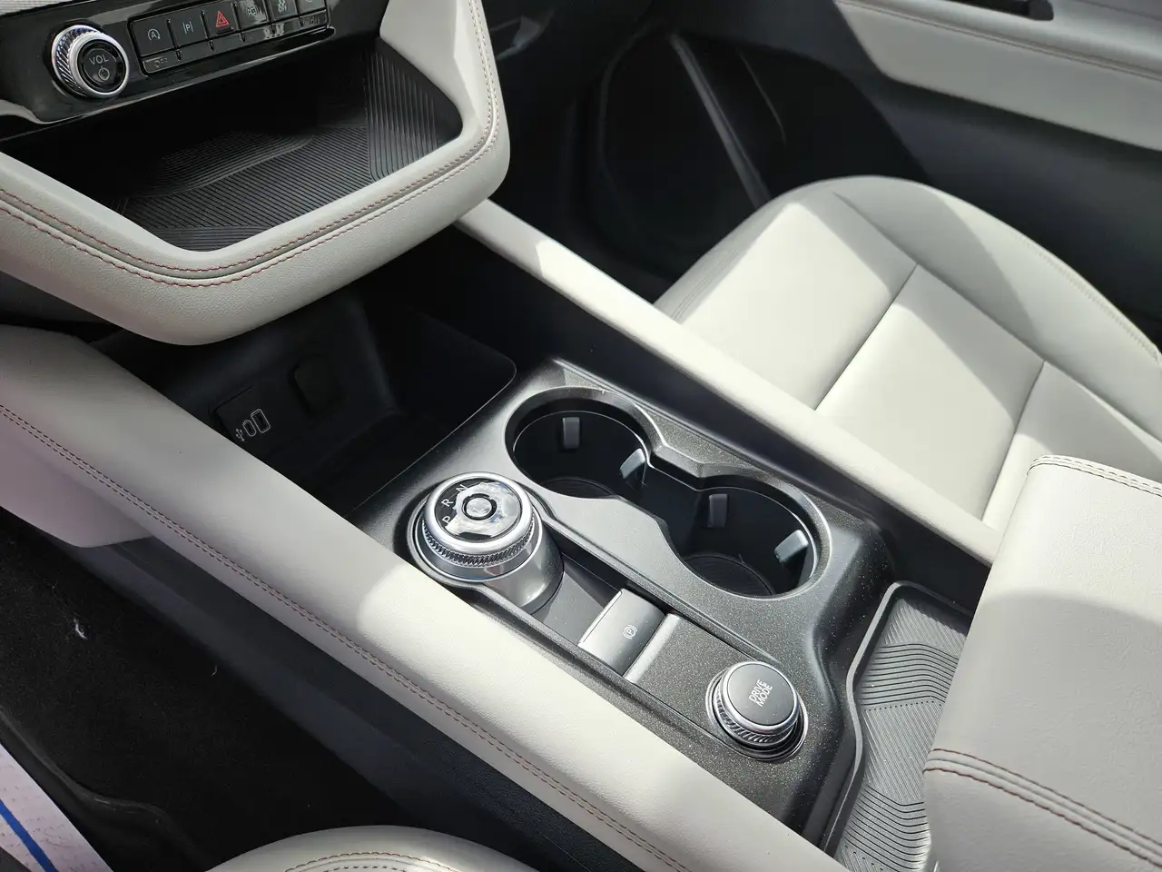 Ford Explorer photo Ford Explorer