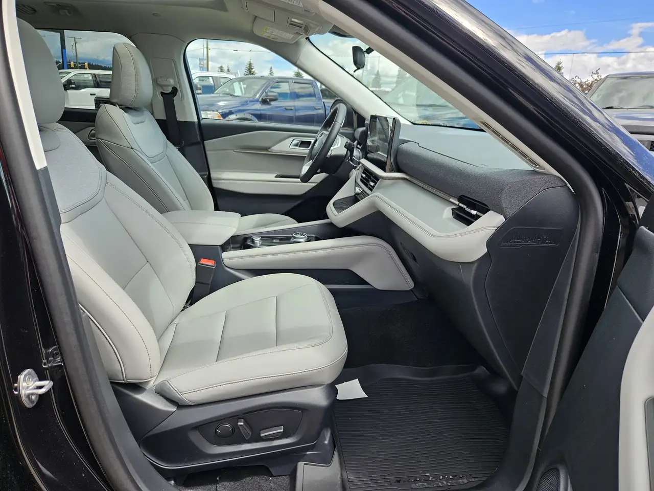 Ford Explorer photo Ford Explorer