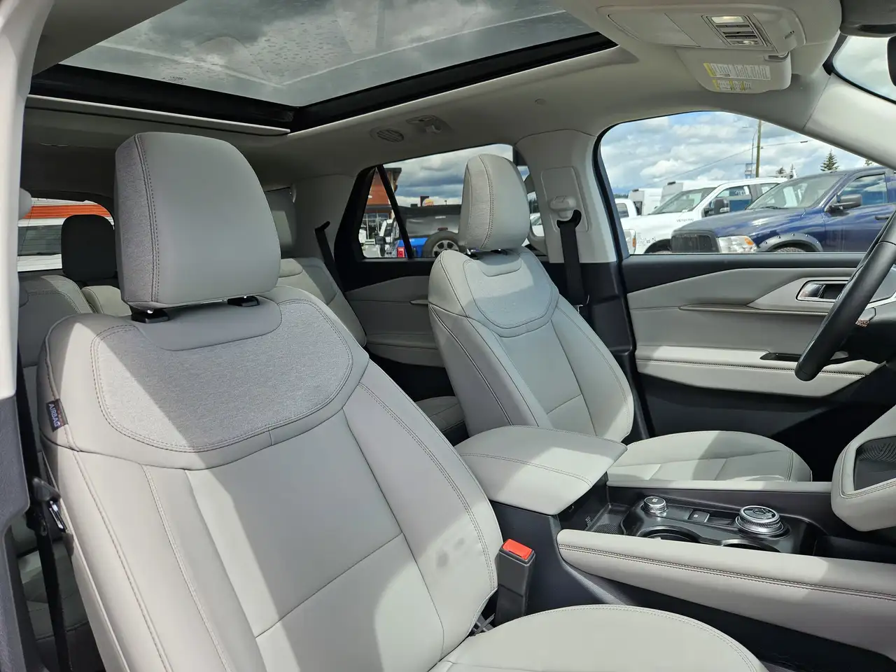 Ford Explorer photo Ford Explorer