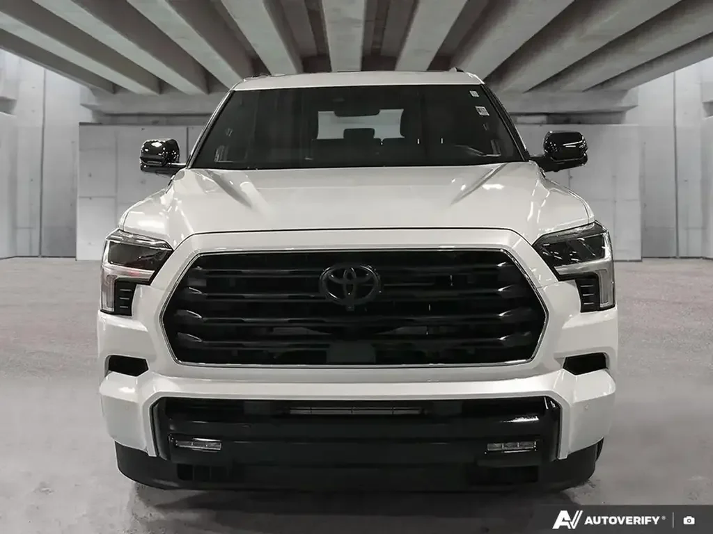 Toyota Sequoia снимка Toyota Sequoia