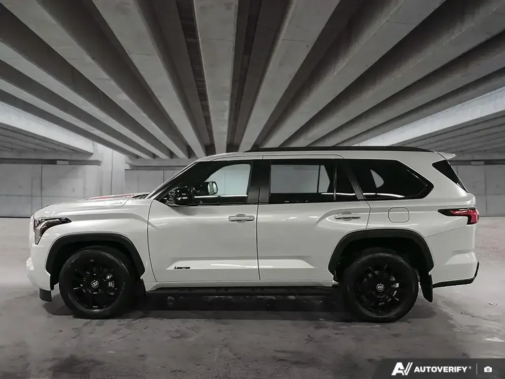 Toyota Sequoia снимка Toyota Sequoia