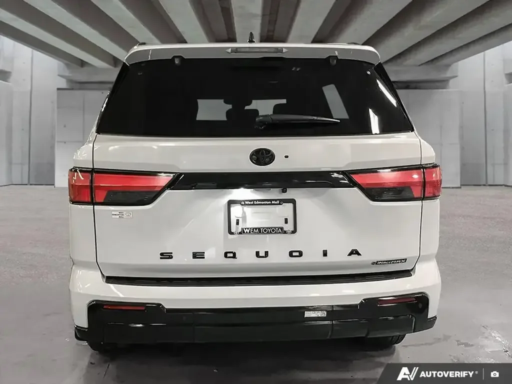 Toyota Sequoia снимка Toyota Sequoia