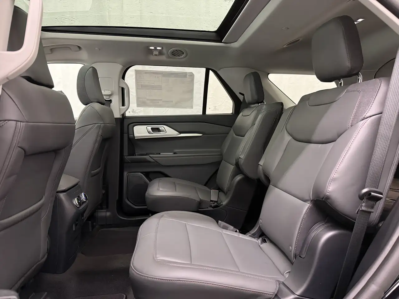 Ford Explorer снимка Ford Explorer