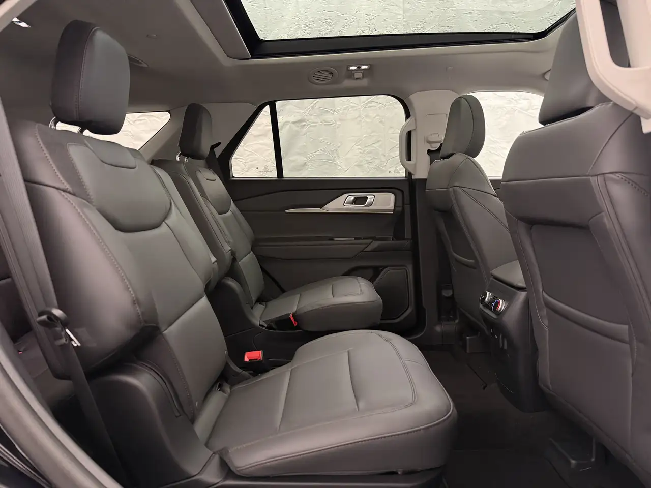 Ford Explorer снимка Ford Explorer