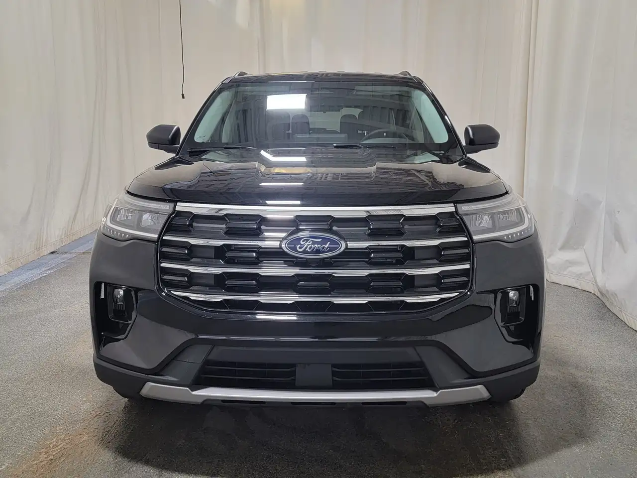 Ford Explorer photo Ford Explorer