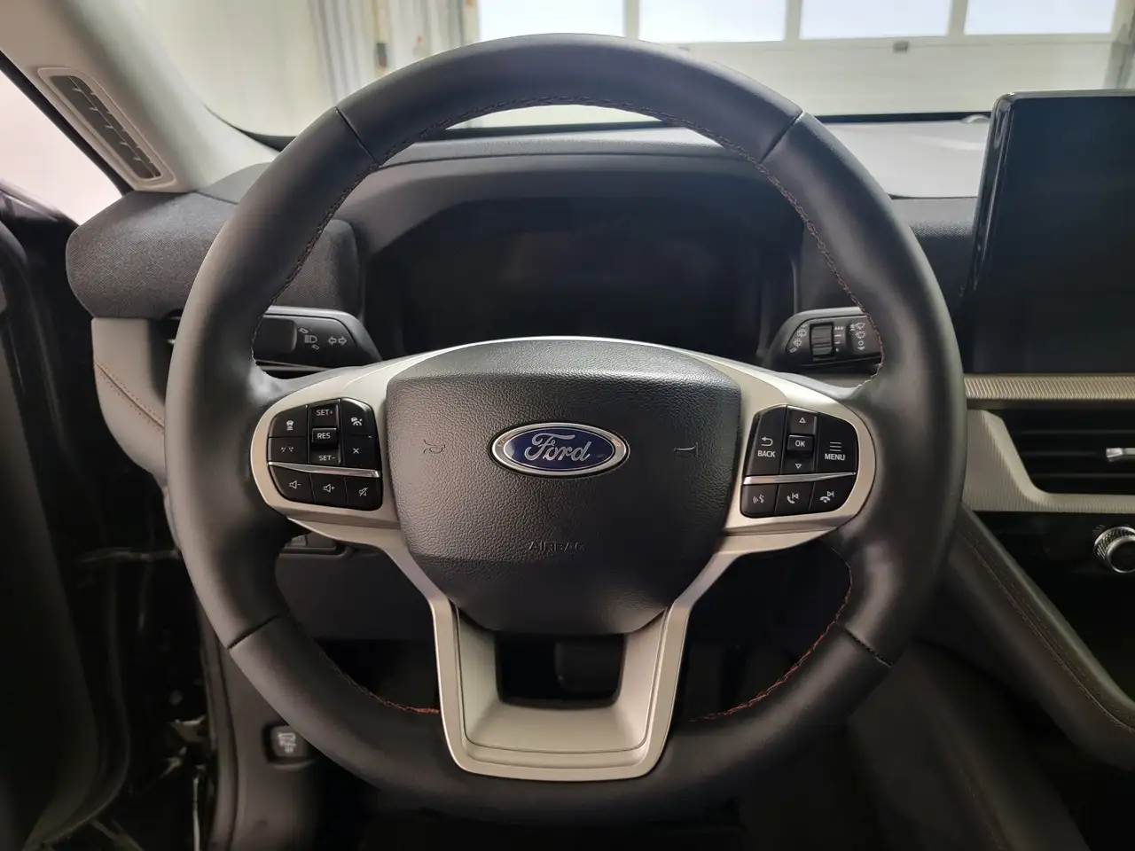 Ford Explorer photo Ford Explorer