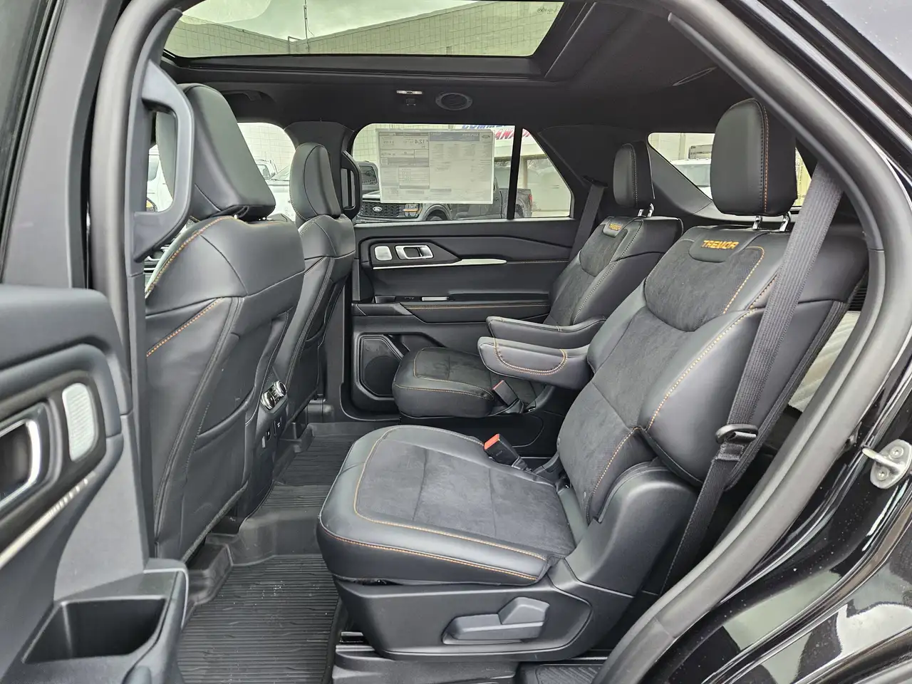 Ford Explorer снимка Ford Explorer