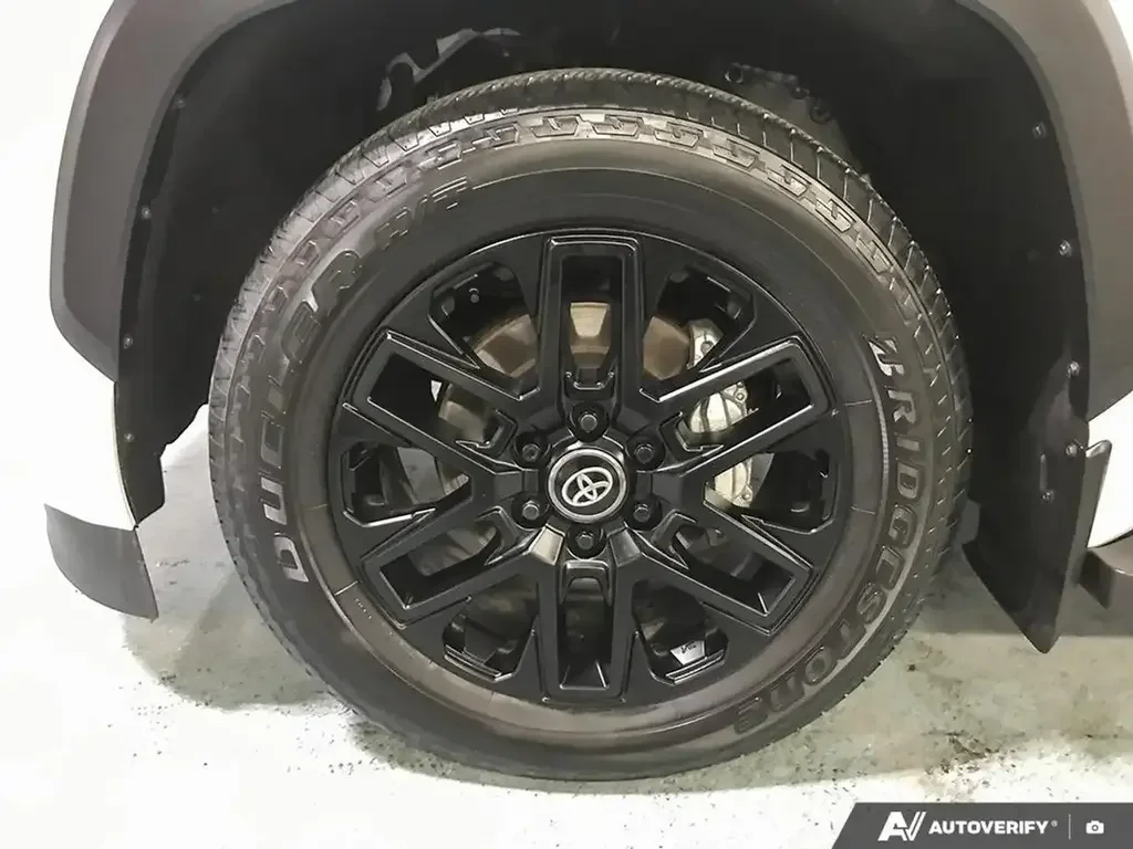 Toyota Sequoia снимка Toyota Sequoia