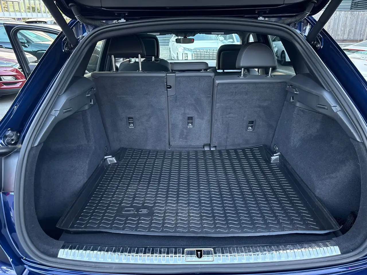 Audi Q3 снимка Audi Q3