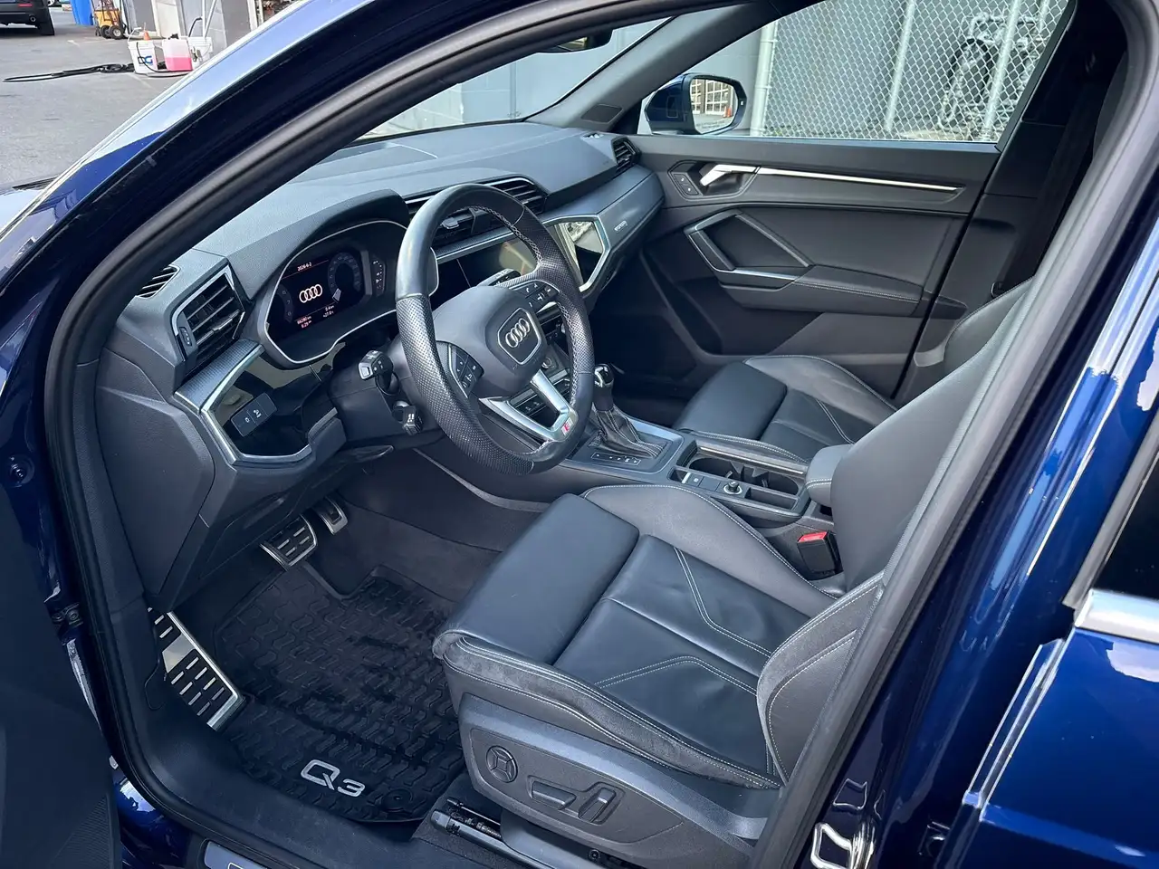 Audi Q3 снимка Audi Q3