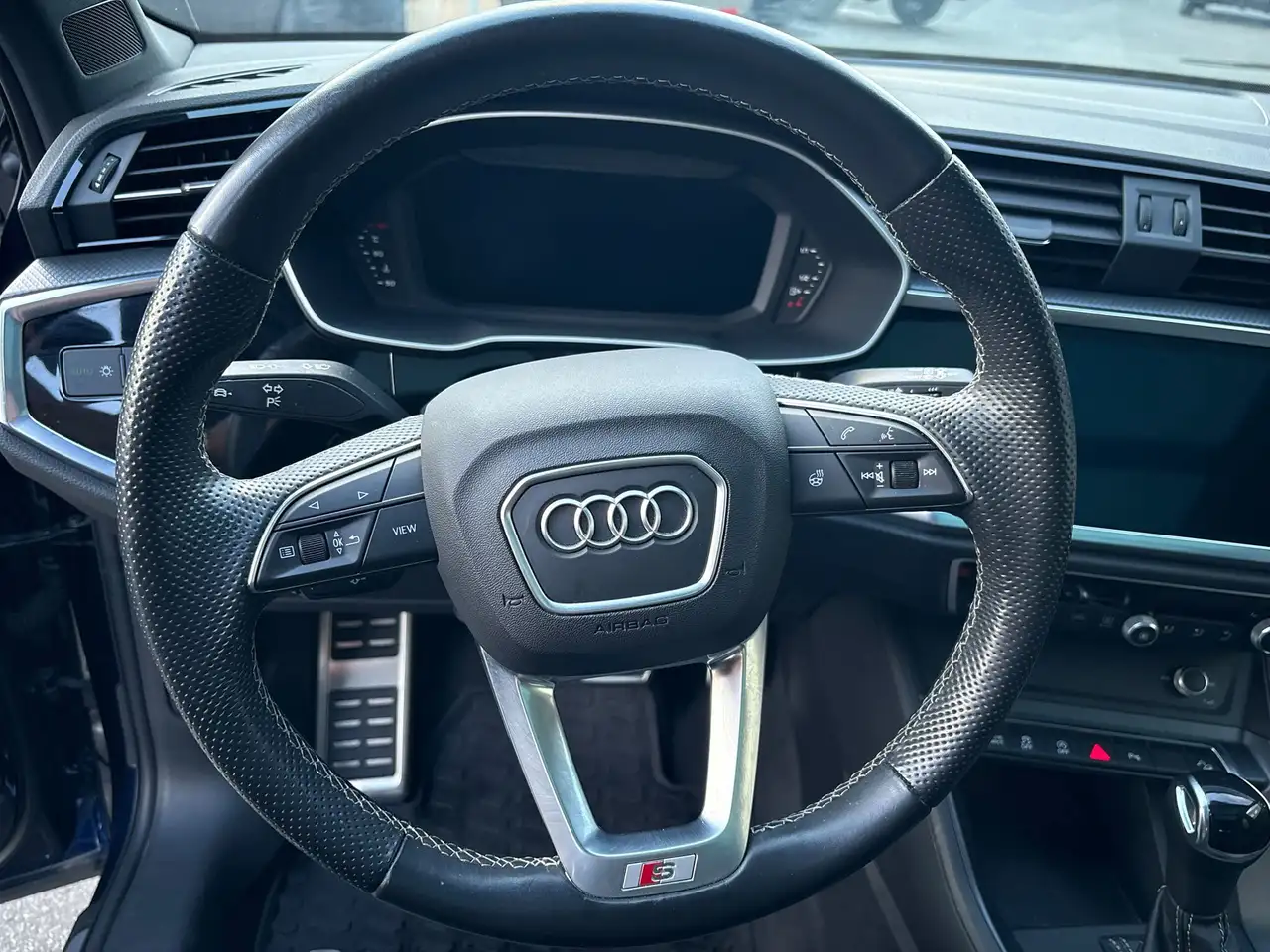Audi Q3 снимка Audi Q3