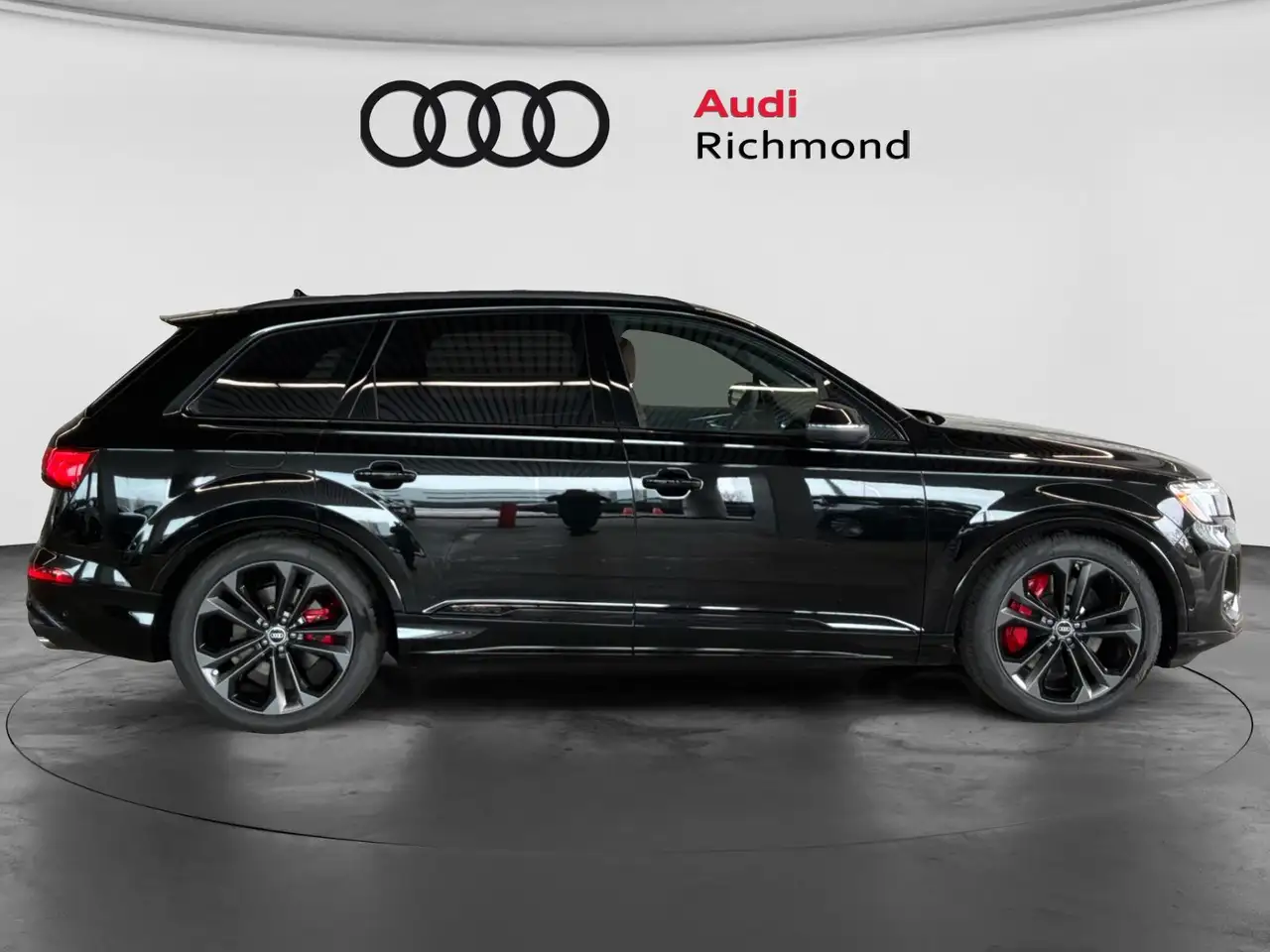 Audi SQ7 снимка Audi SQ7