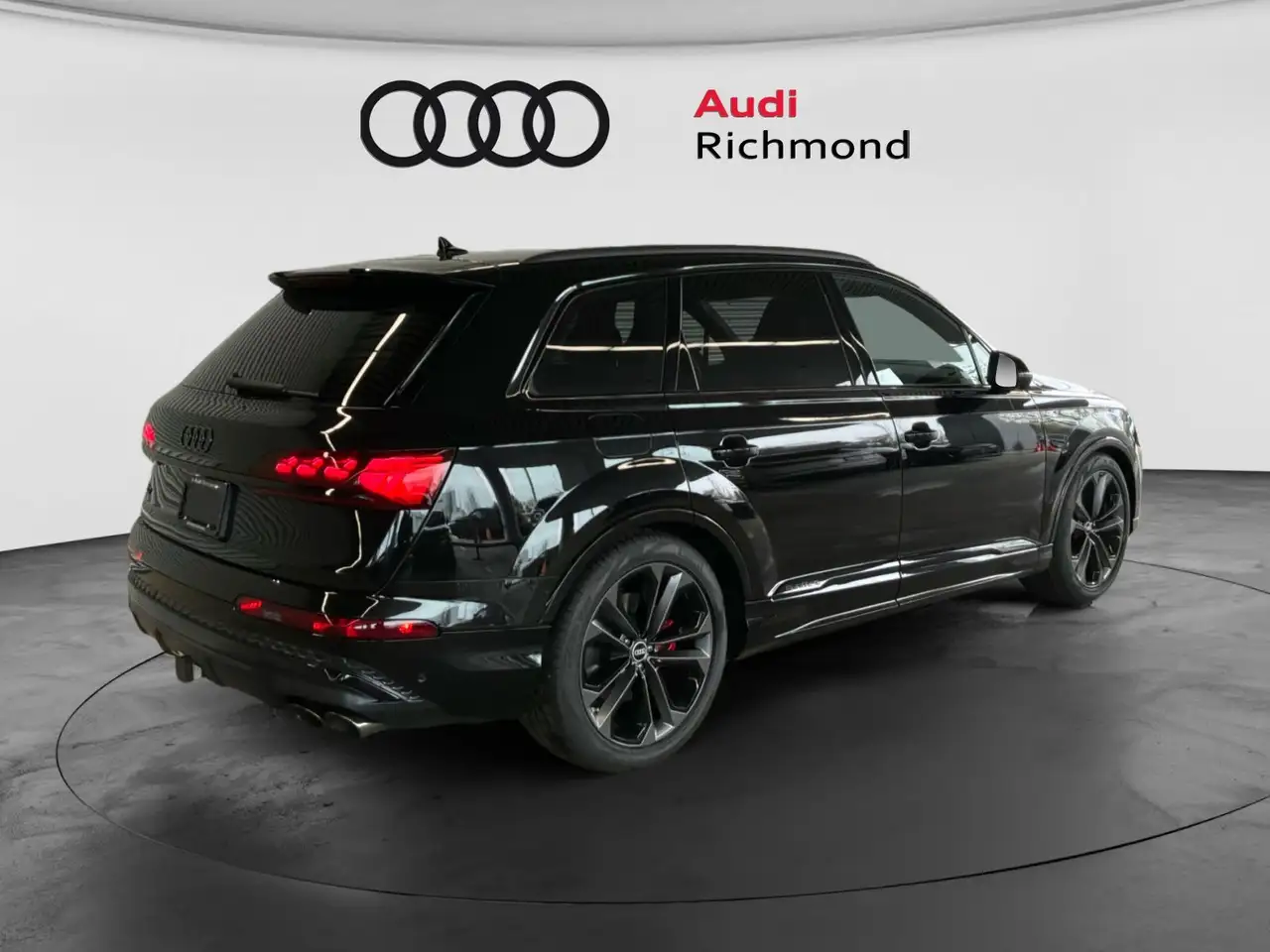 Audi SQ7 снимка Audi SQ7