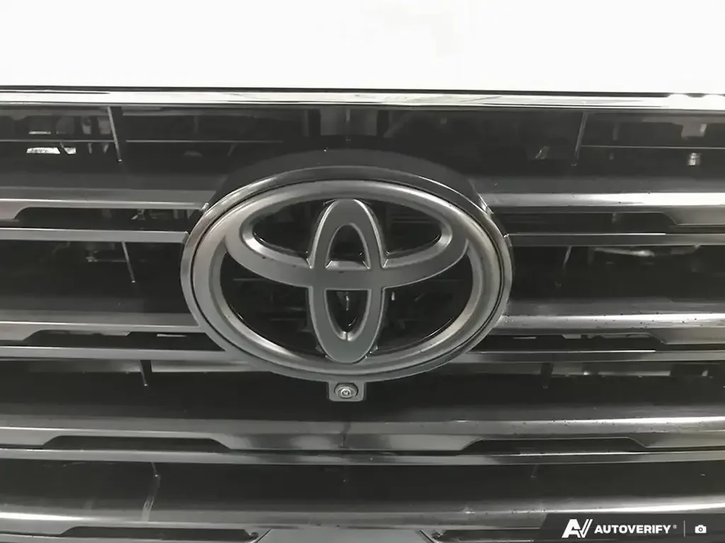 Toyota Sequoia снимка Toyota Sequoia
