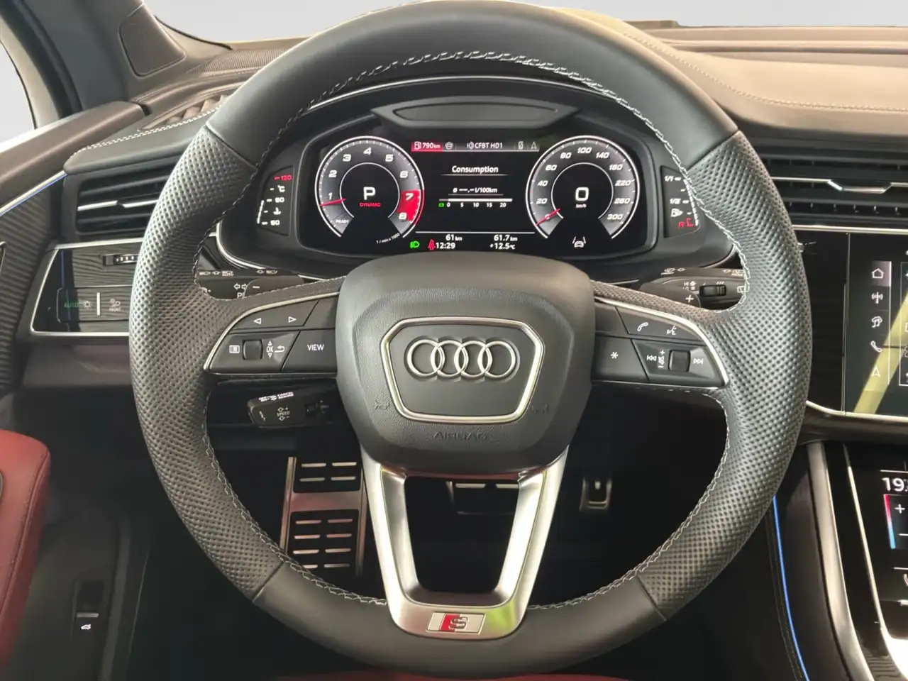 Audi SQ7 снимка Audi SQ7