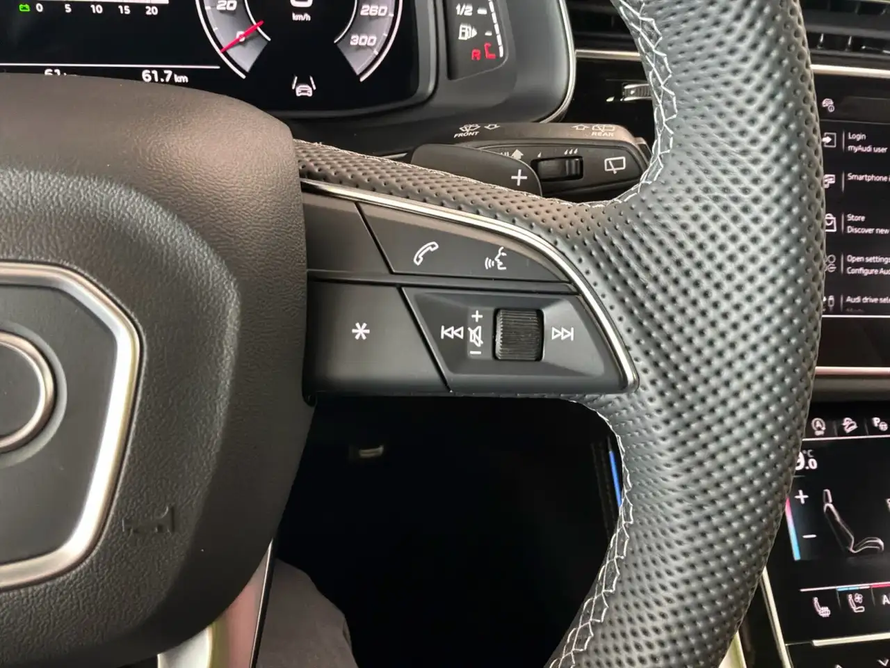 Audi SQ7 снимка Audi SQ7