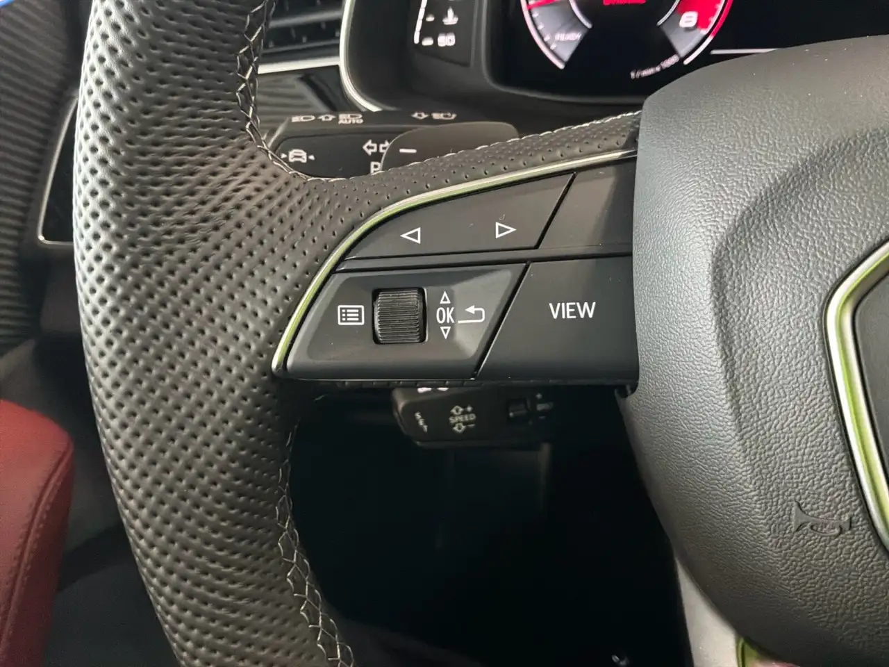Audi SQ7 снимка Audi SQ7