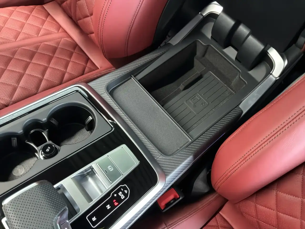 Audi SQ7 снимка Audi SQ7