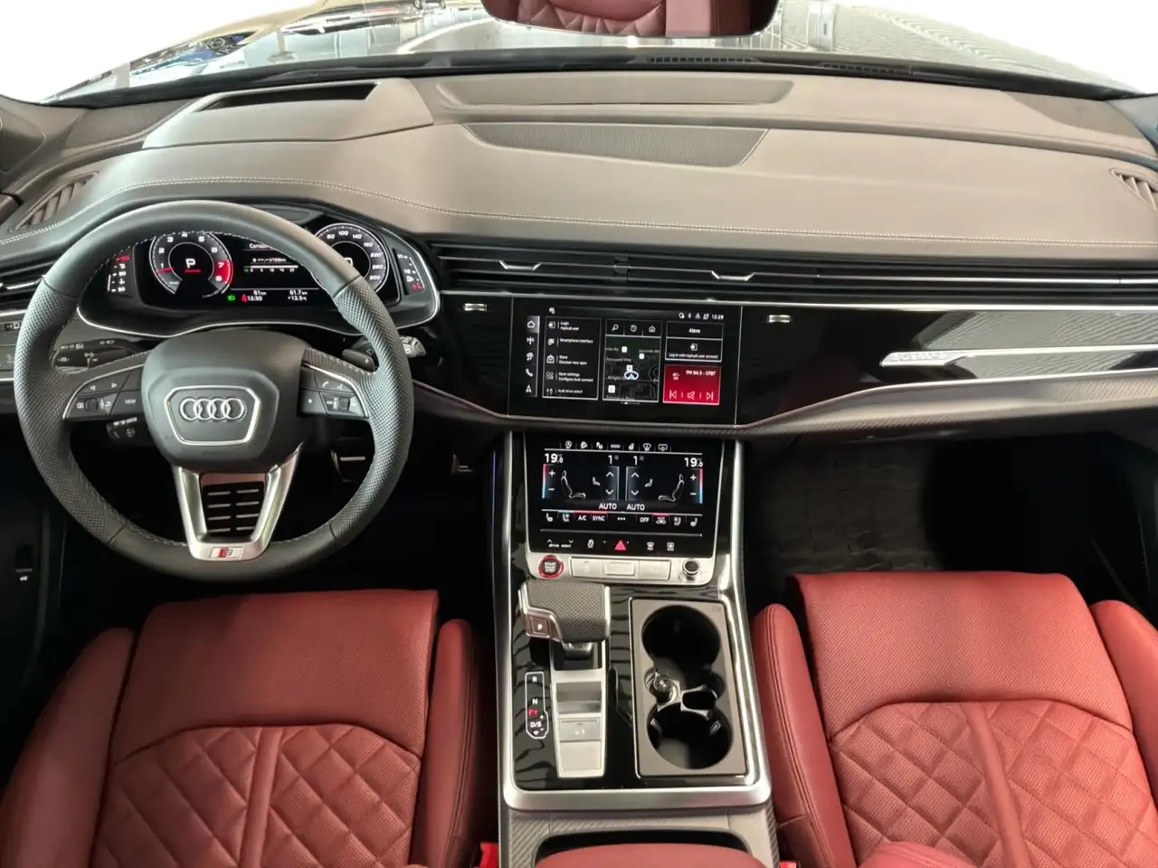 Audi SQ7 снимка Audi SQ7