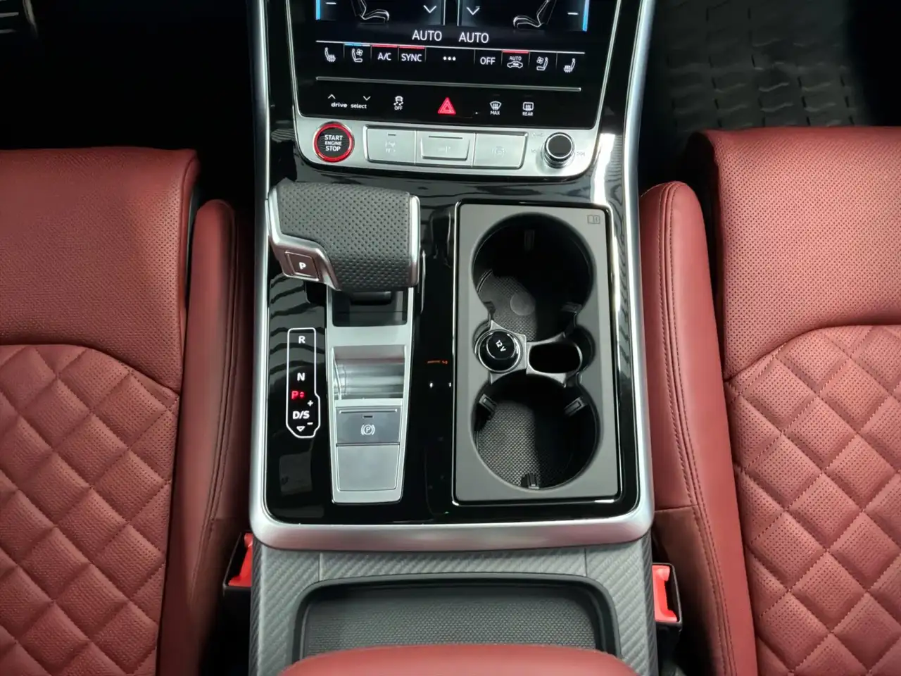 Audi SQ7 снимка Audi SQ7