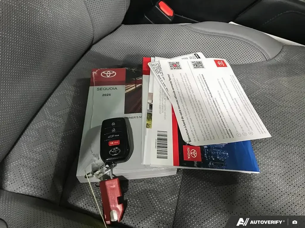 Toyota Sequoia снимка Toyota Sequoia