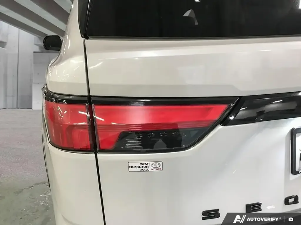 Toyota Sequoia снимка Toyota Sequoia