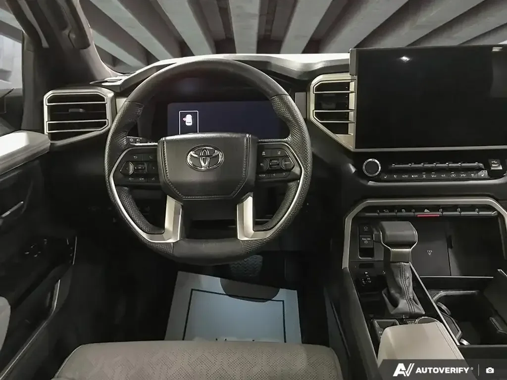 Toyota Sequoia снимка Toyota Sequoia