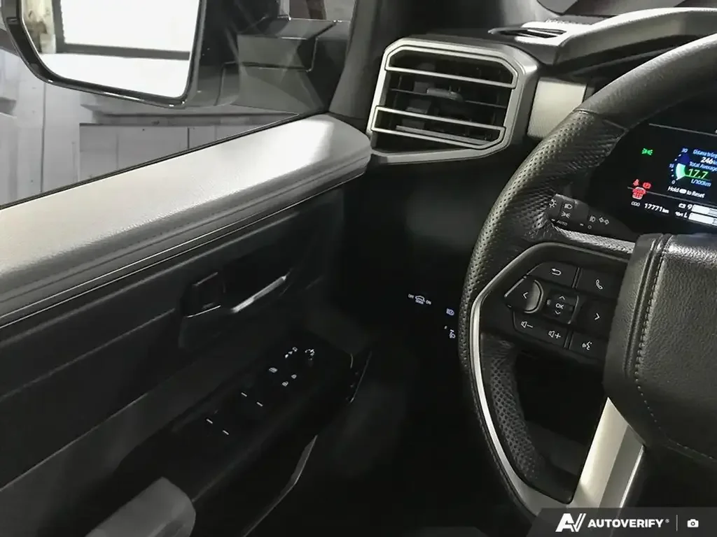 Toyota Sequoia снимка Toyota Sequoia