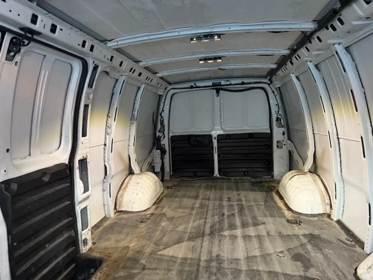 Chevrolet Express 2500 снимка Chevrolet Express 2500