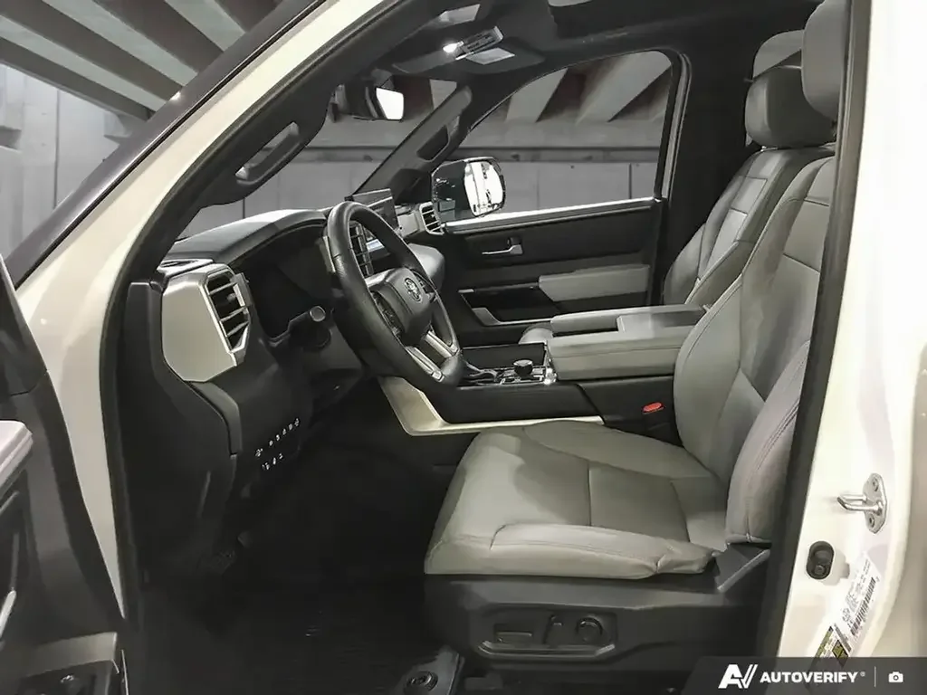 Toyota Sequoia снимка Toyota Sequoia