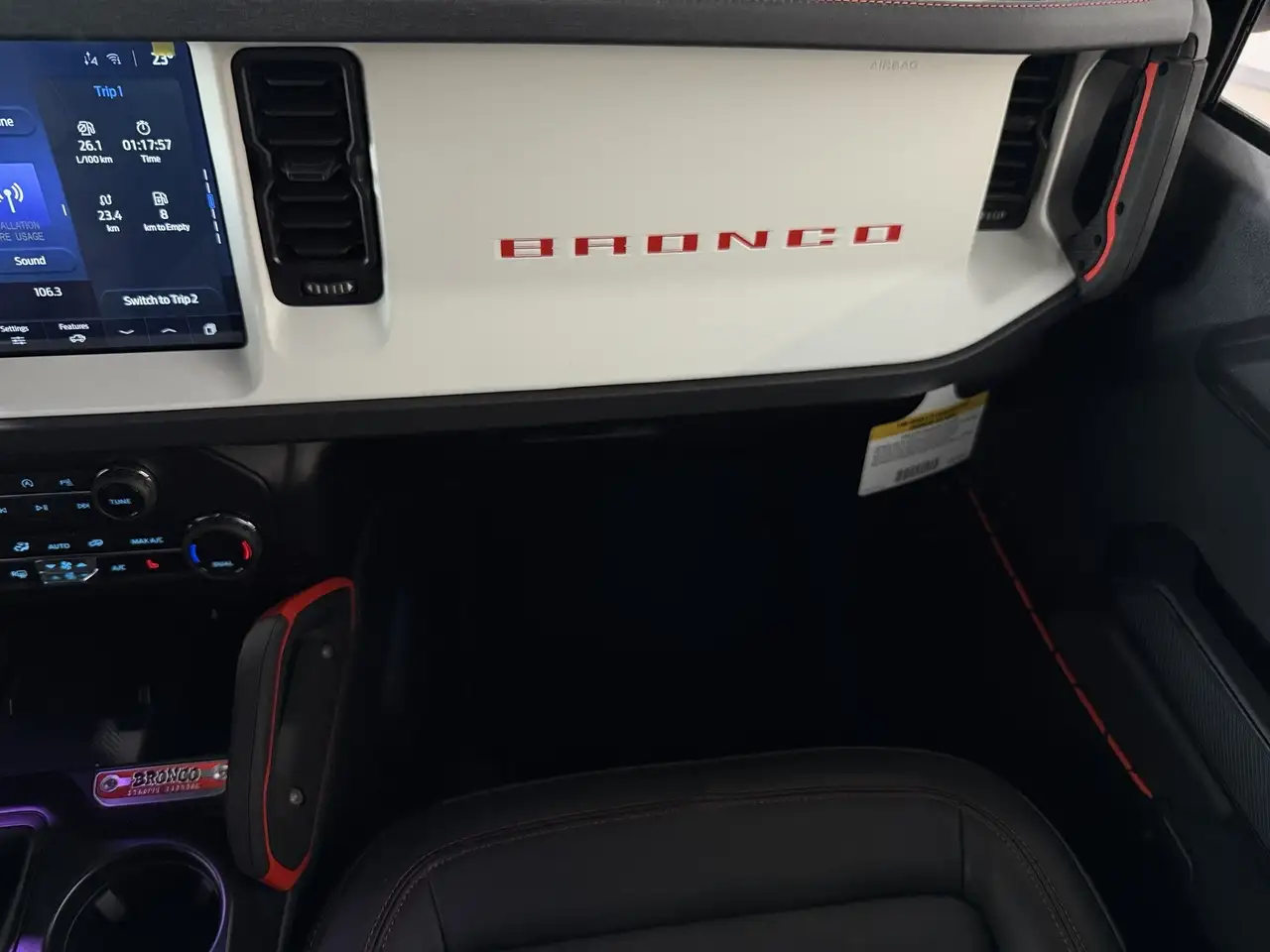 Ford Bronco photo Ford Bronco