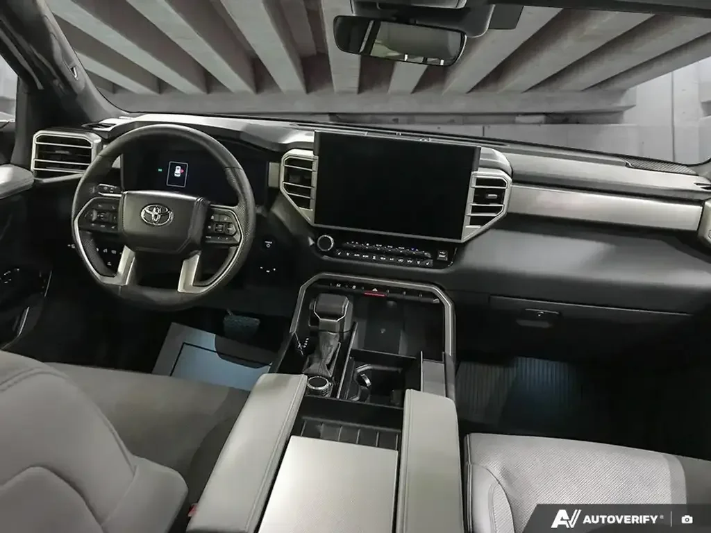 Toyota Sequoia снимка Toyota Sequoia