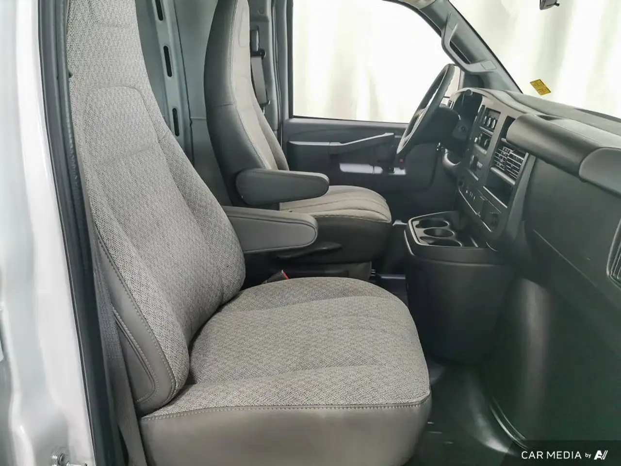 Chevrolet Express 2500 снимка Chevrolet Express 2500