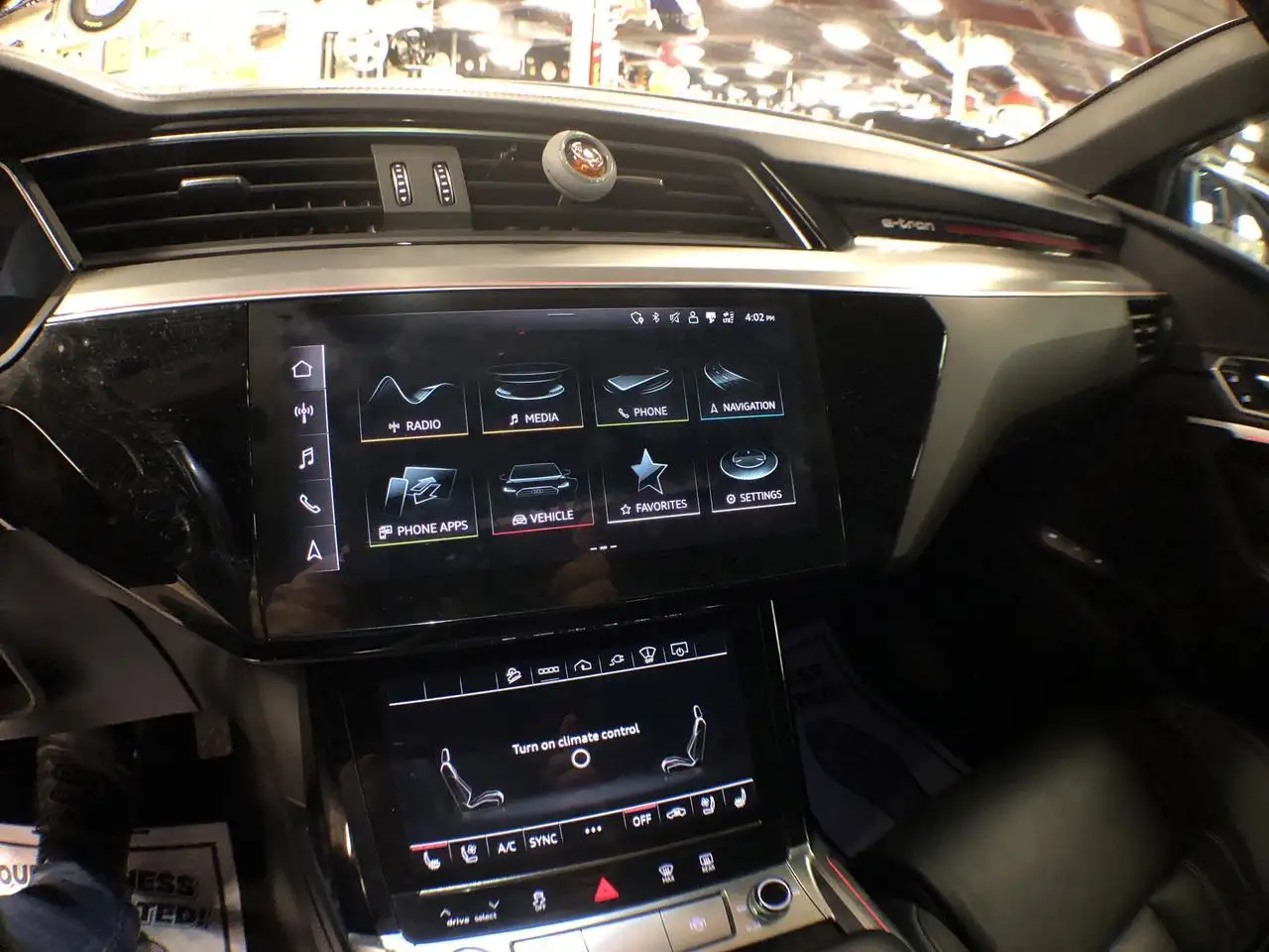 Audi Q8 e-tron photo Audi Q8 e-tron
