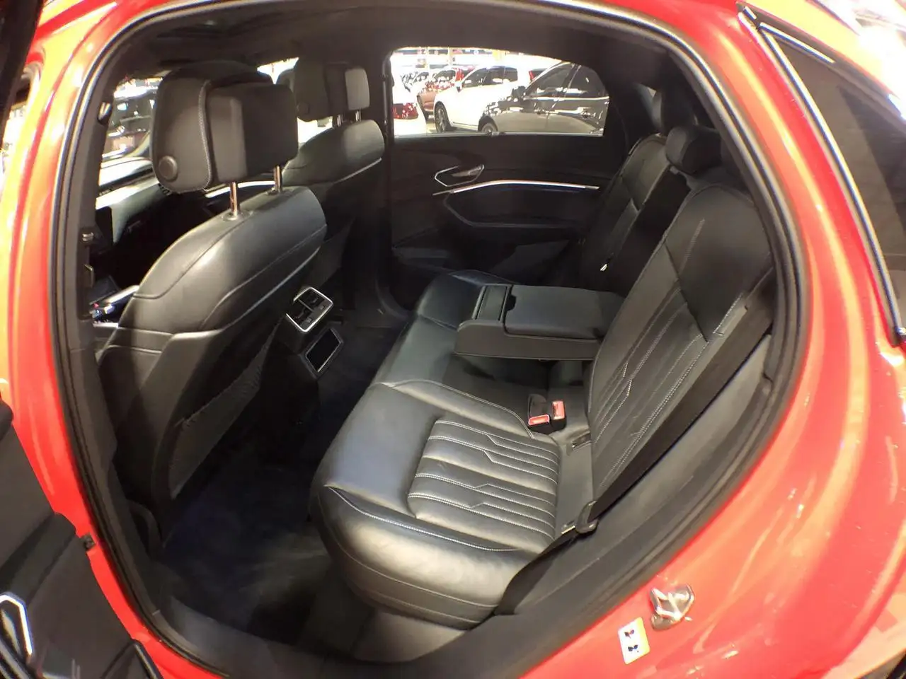 Audi Q8 e-tron photo Audi Q8 e-tron