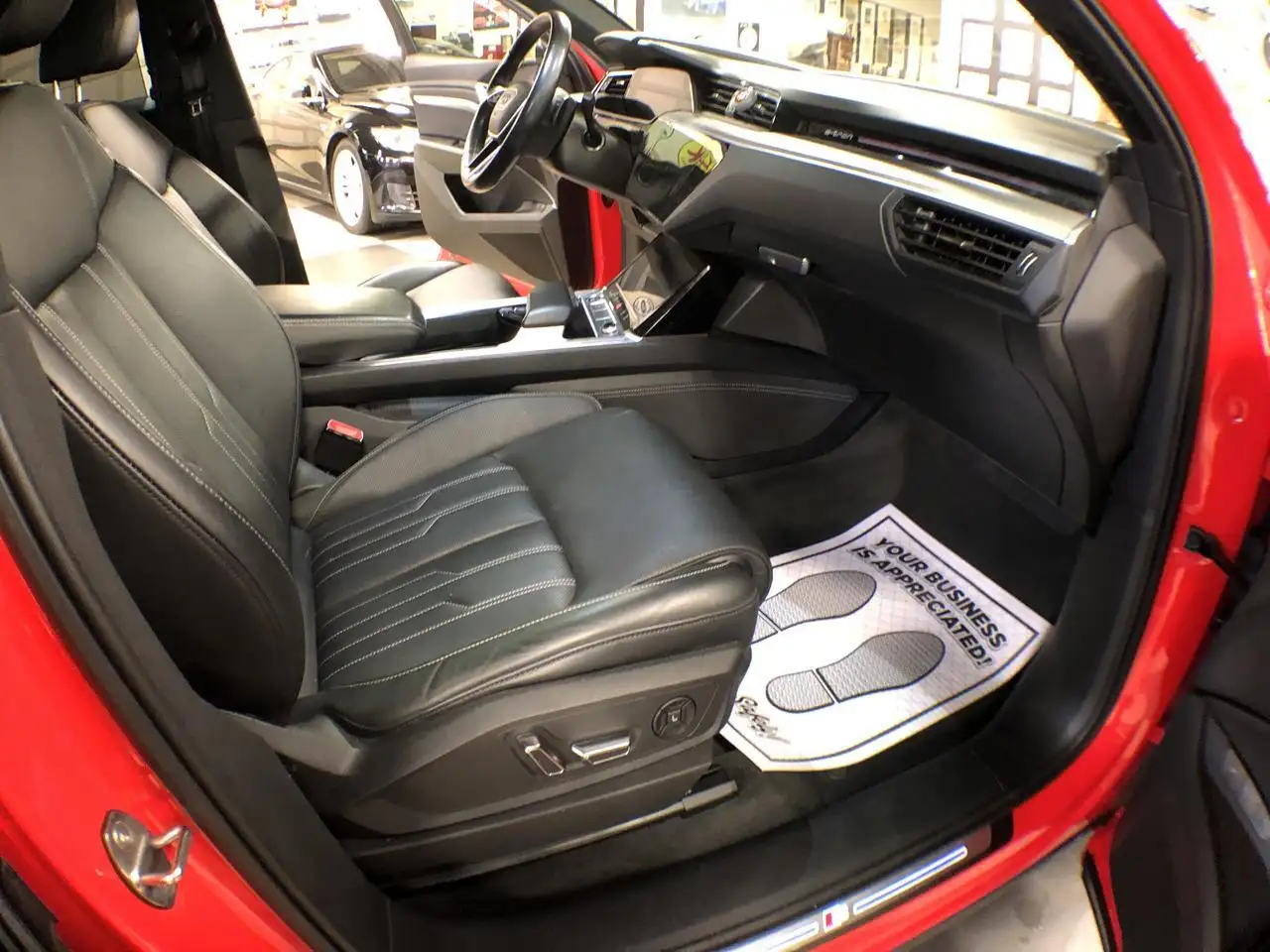 Audi Q8 e-tron photo Audi Q8 e-tron